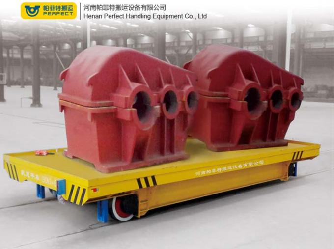 Πηδαλιουχούμενο αυτοκίνητο μεταφοράς κουταλών βαριών φορτίων με την ανύψωση του πίνακα για το βιομηχανικό υλικό χειρισμό